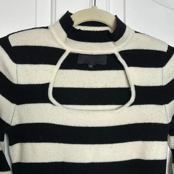 Good condition LESUPERBE women’s striped sweater  size S - Picture 2 of 9